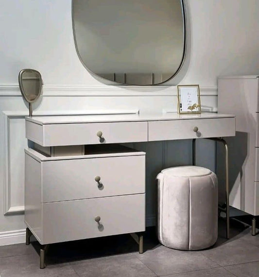 Qrebis Vanity