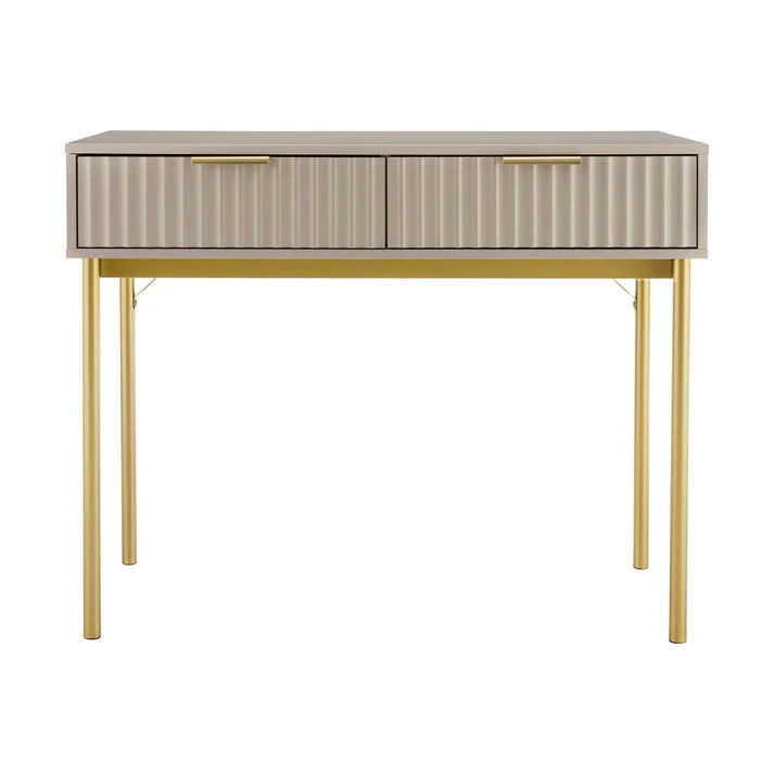 Evie Dresser