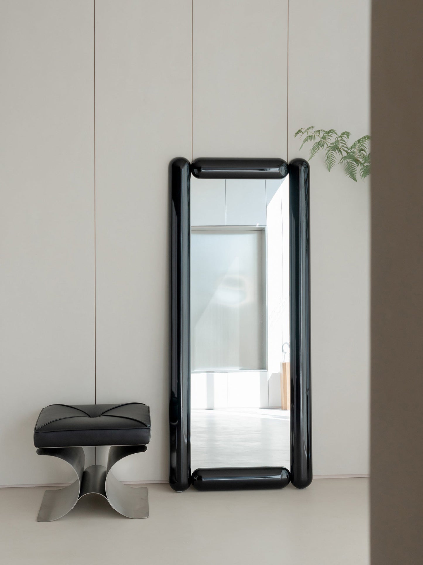 Ravilio Mirror