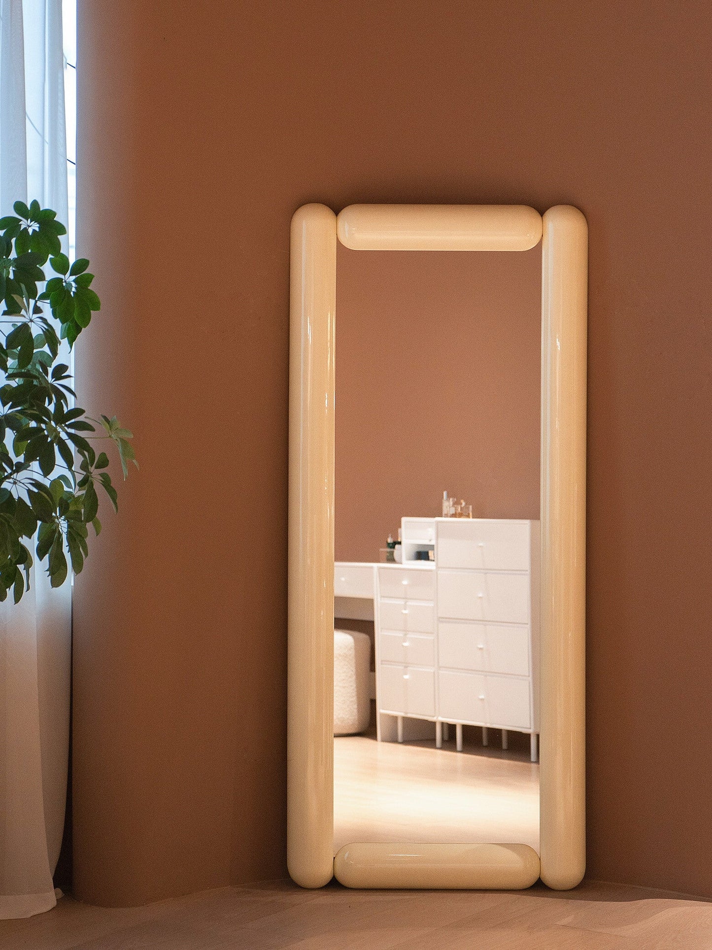 Ravilio Mirror