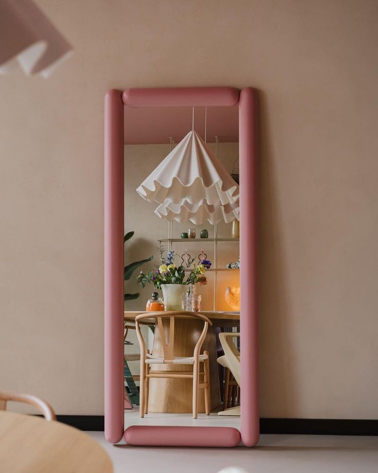 Ravilio Mirror