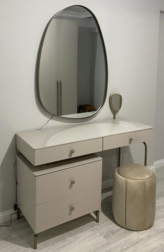 Qrebis Vanity