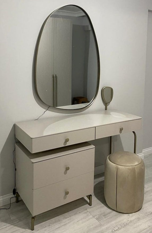 Qrebis Vanity